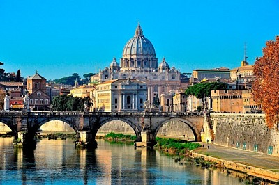ПОЧЕМУ С НАМИ:  МЫ ЗНАЕМ ПРАВИЛЬНЫЕ МЕСТА  Живем в Риме почти десять лет и занимаемся любимым делом. Знаем как здесь все устроено, куда, когда и во сколько ходить, где пить, что есть.  МЫ ОБО ВСЕМ ПОЗАБОТИМСЯ  С вас снимается вся 