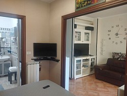 Фото сделано с спальни на кухню студию и санузел.