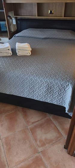 Спальня. По запросу есть кроватка для самых маленьких.